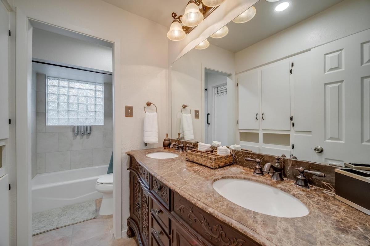 Stunning 5Br 2Ba Holiday Home With Private Pool And Cinema Dallas Exterior foto